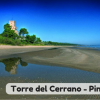 Torre del Cerrano su una spiaggia con riflessi sull'acqua.